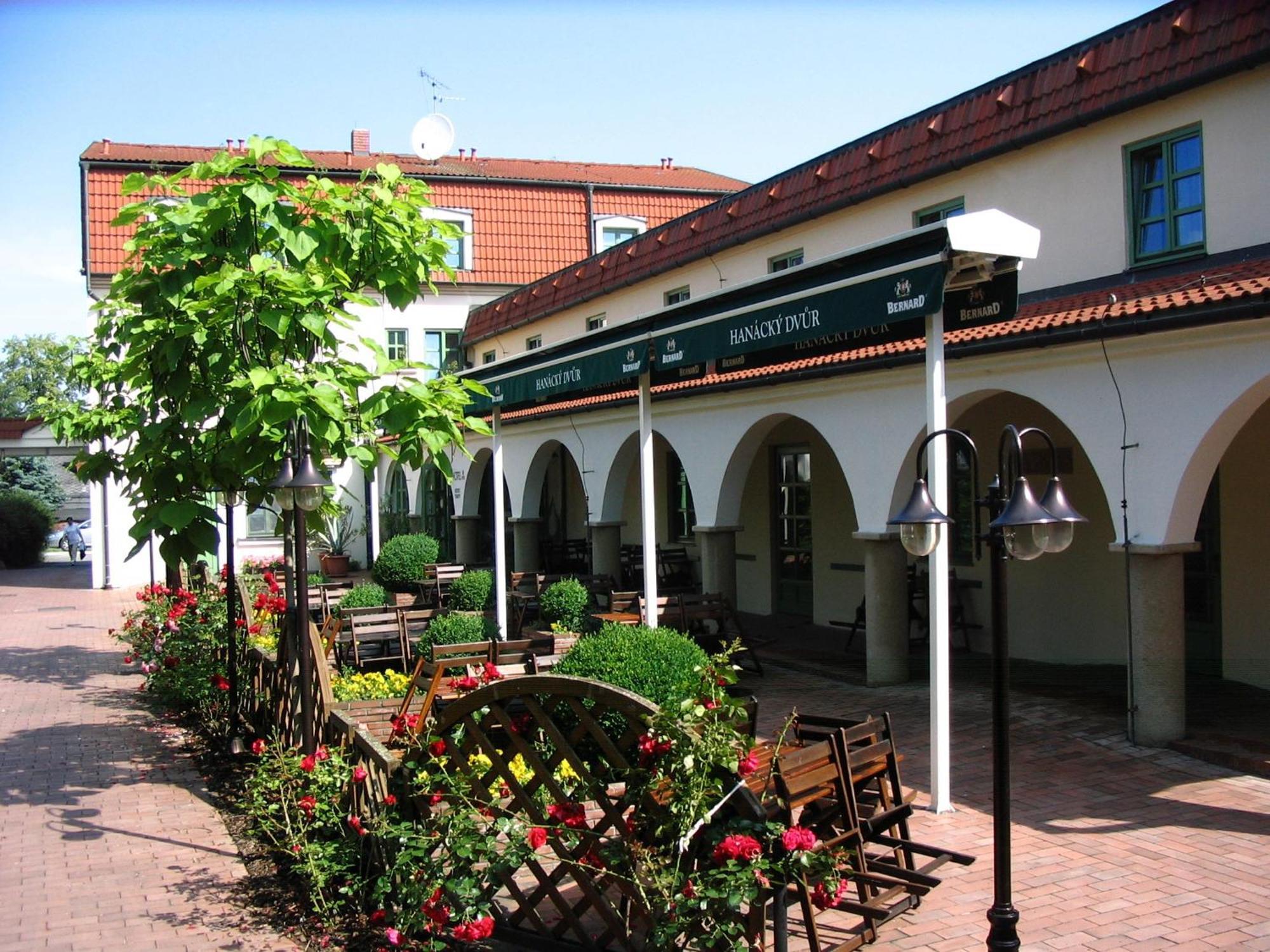 Hanacky Dvur Olomouc Bagian luar foto